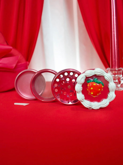BURNING LOVE Strawberry Cake Grinder