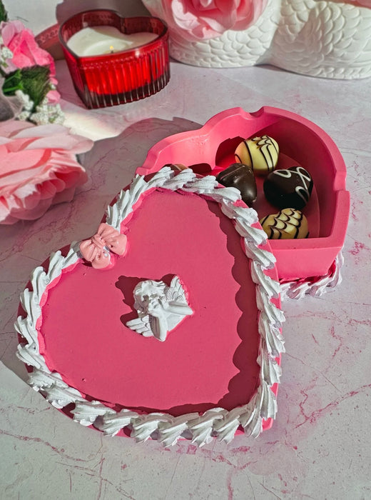 BURNING LOVE Cake Ash Tray
