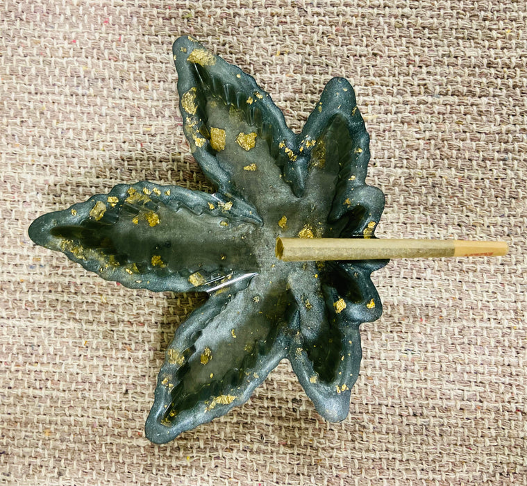 Soleil Bris Large Charcoal with Gold Speckled Hand Made Resin PotLeaf Ashtray