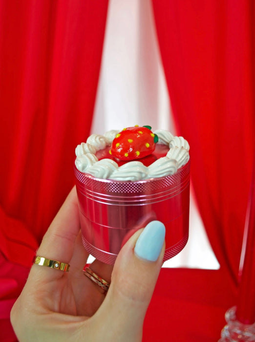 BURNING LOVE Strawberry Cake Grinder
