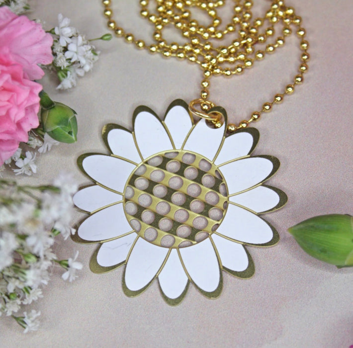 BURNING LOVE Daisy Portable Grinder Necklace