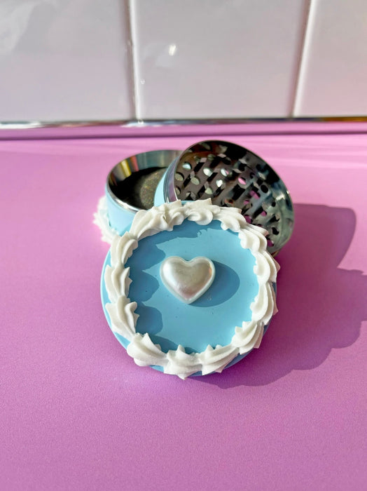 BURNING LOVE Coquette Cake Grinder