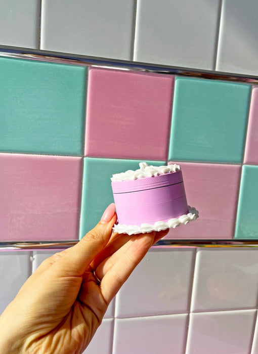 BURNING LOVE Cherub Cake Grinder
