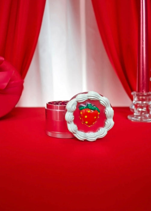 BURNING LOVE Strawberry Cake Grinder