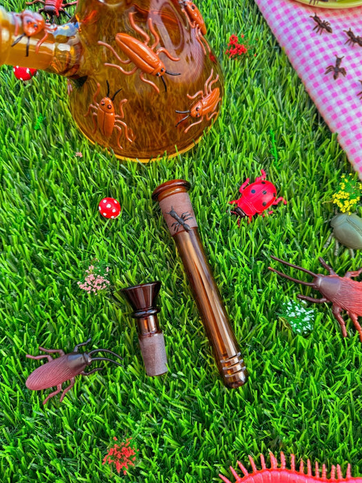 BURNING LOVE Cockroach Queen Beaker Bong