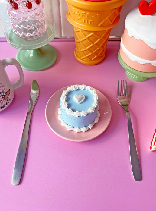 BURNING LOVE Coquette Cake Grinder