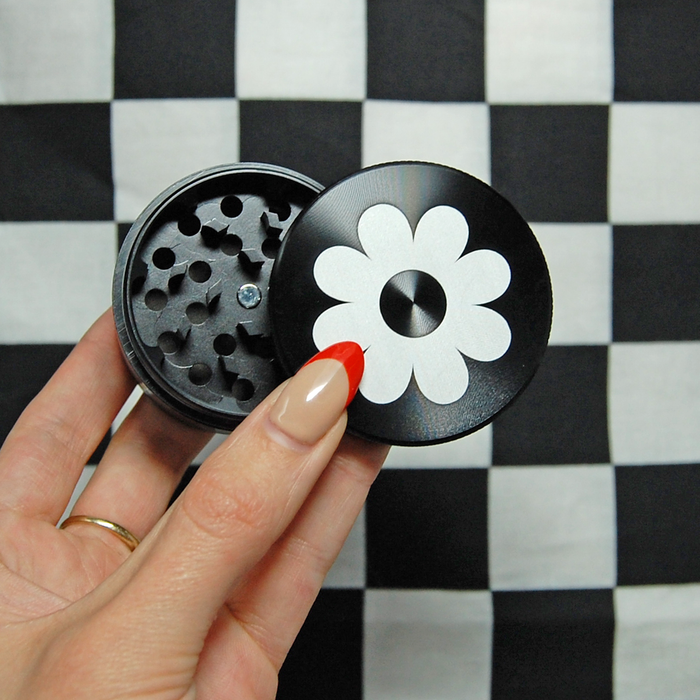 Burning Love Collection Daisy Flower Grinder