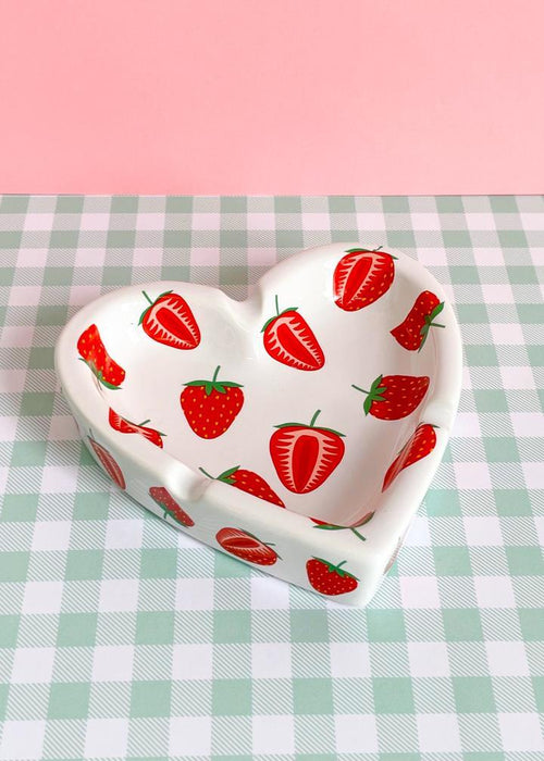 CANNA STYLE CERAMIC STRAWBERRY HEART ASHTRAY