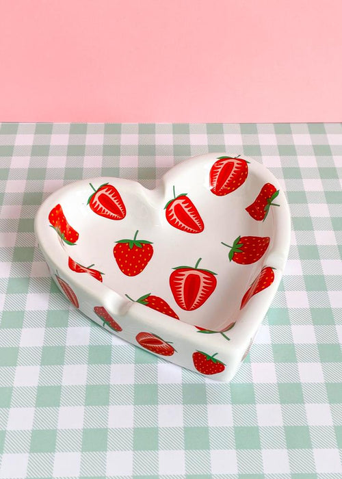 CANNA STYLE CERAMIC STRAWBERRY HEART ASHTRAY