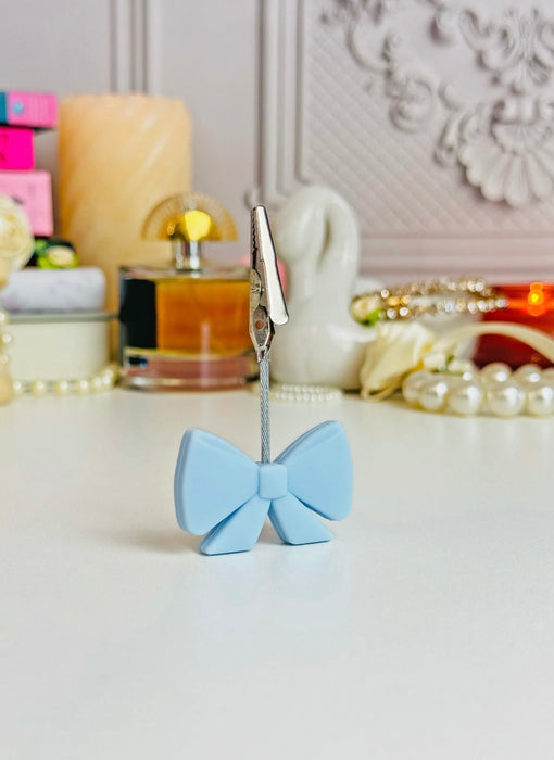 BURNING LOVE Bow J Clip