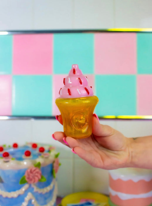 BURNING LOVE Cupcake Pipe
