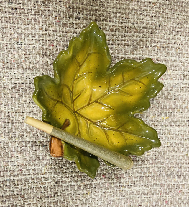 HAPPY BUDS Vintage Ceramic Leaf Ashtray Green