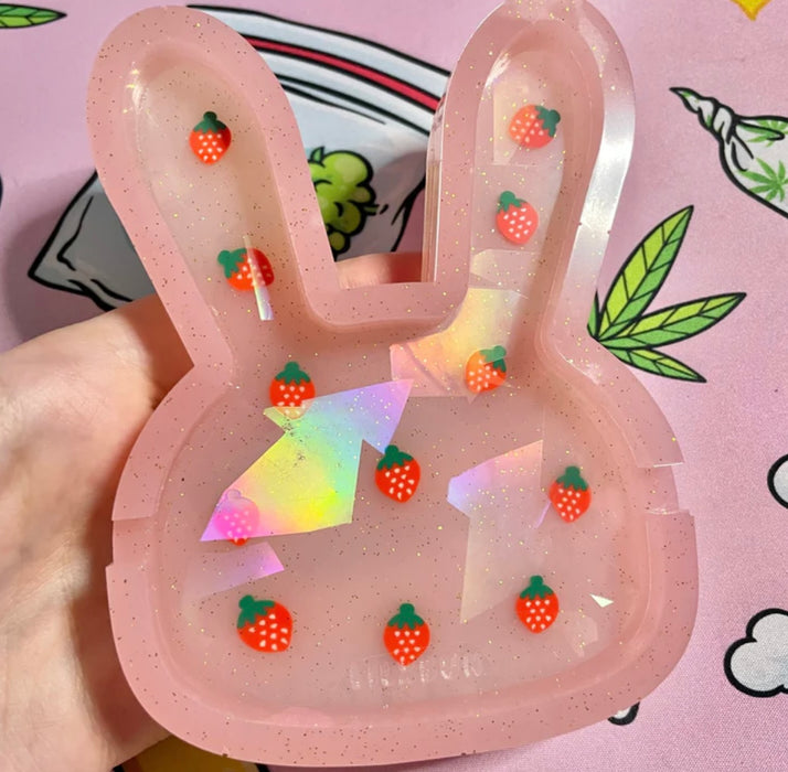 lilxbun Strawberry Fields Holographic Bun Tray