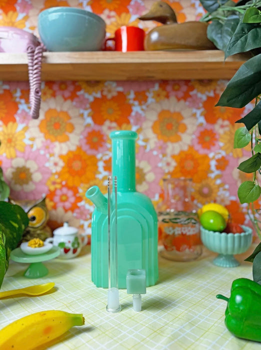 BURNING LOVE XL DECO MILK GLASS BONG
