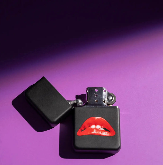 BURNING LOVE The Lips Lighter