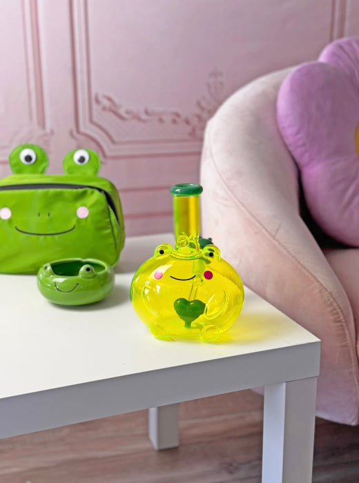 BURNING LOVE Ms. Frog, The Bong