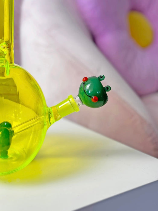 BURNING LOVE Ms. Frog, The Bong
