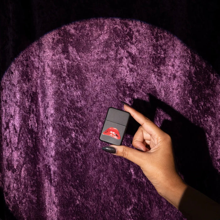 BURNING LOVE The Lips Lighter