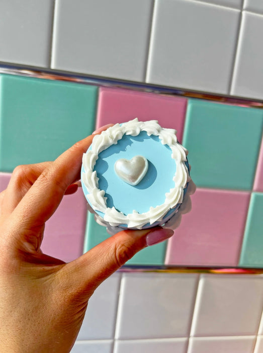 BURNING LOVE Coquette Cake Grinder